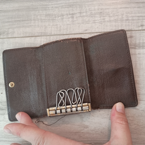 Louis vuitton 6 ring key holder damier ebene Authentic - Picture 7 of 10